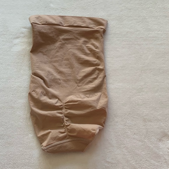 Skims Seamless  High Waist Brief - Picture 6 of 6